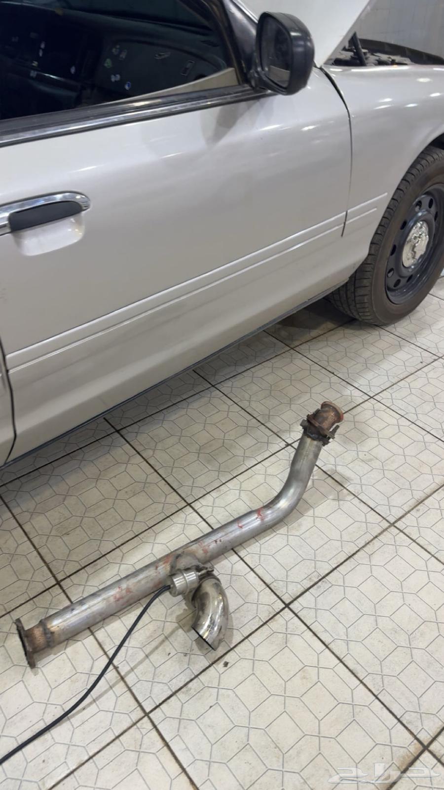 سدة إلكترونية ومقصورتين تركب على الفورد فيكتوريا والماركيز64386766155011110