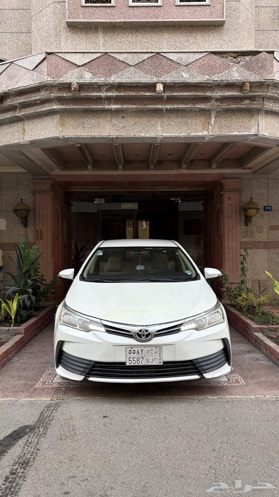 تويوتا كورولا 2018 ابيض64391729011714112