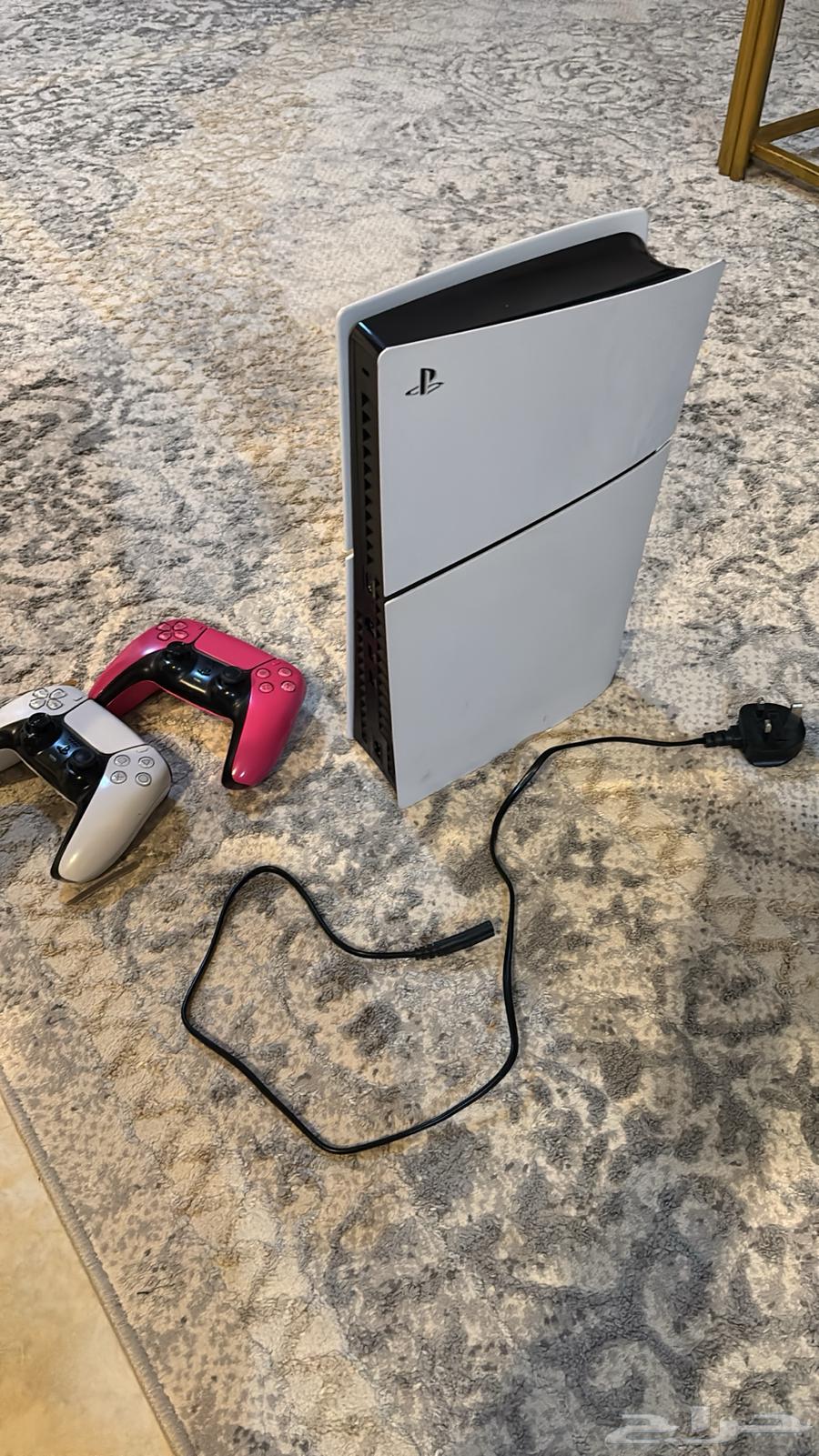 Clean Sony, lightly used, with two hands and a power cable on the right sum 140064198347119490110