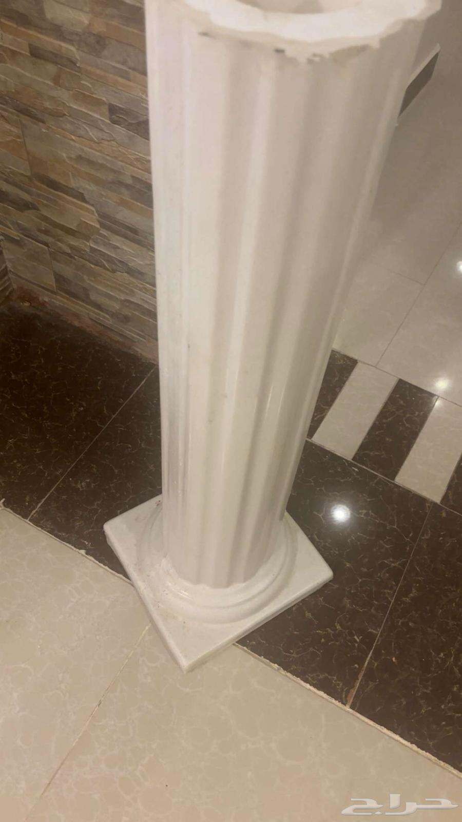 Marble table with marble column63960322061185111