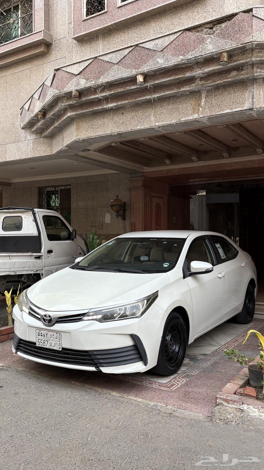 تويوتا كورولا 2018 ابيض64391729011714110