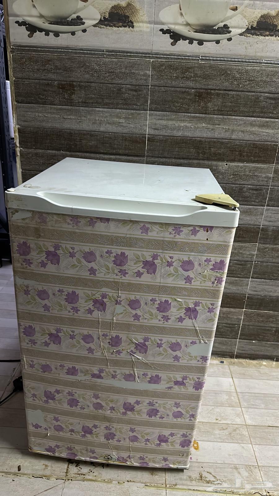A well-functioning refrigerator with almost minimal use, for sale, no issues at all64179138582403110