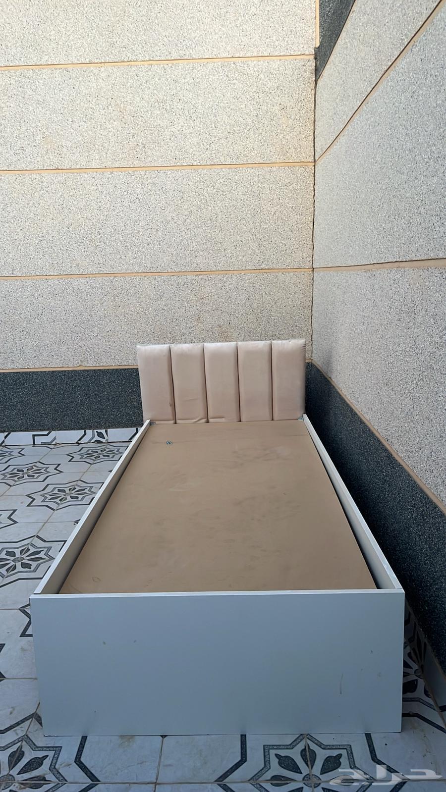 سرير نفر للبيع64194703449217111