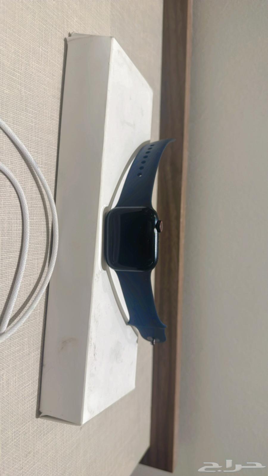 Apple Watch series 9 new in box with light use64202442754435111
