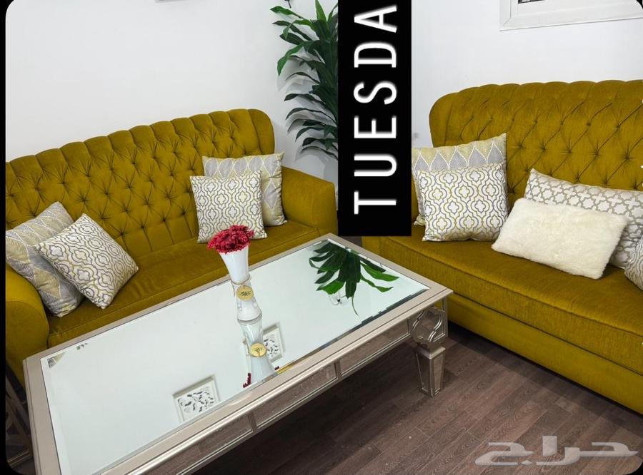 Sofas and tables64177872170114110