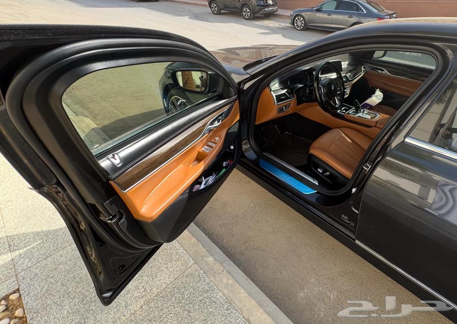 BMW بي ام دبليو 730Li موديل 201864385733400065112