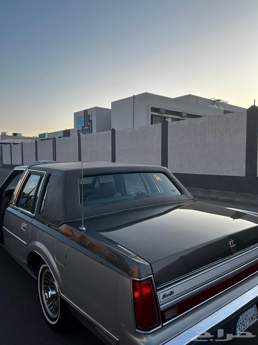 تاون كار 1988 ملكي لونين مميز ونادر لمن يبحث عن الفخامة64396727524098111