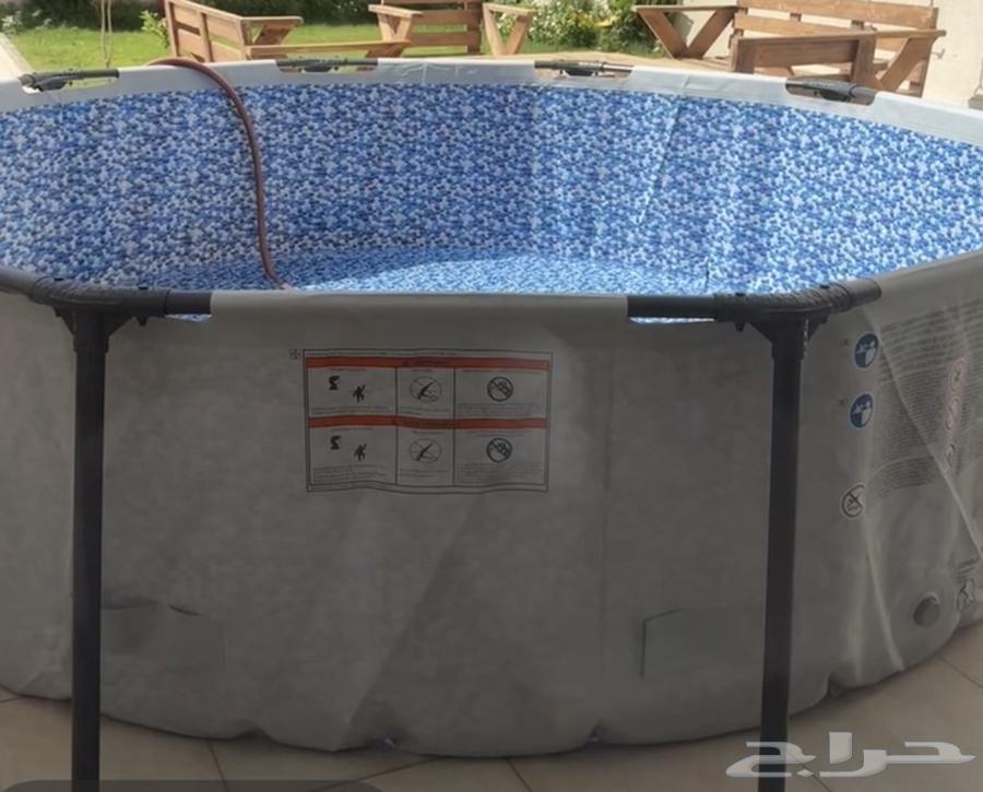 مسبح كبير نظيف للبيع64182882596482111