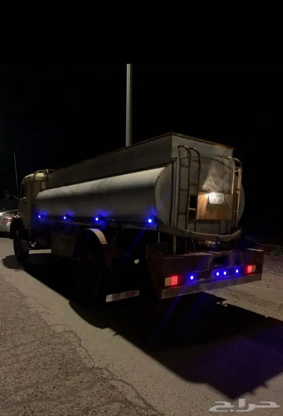 White Jaffali bus64385523234434114