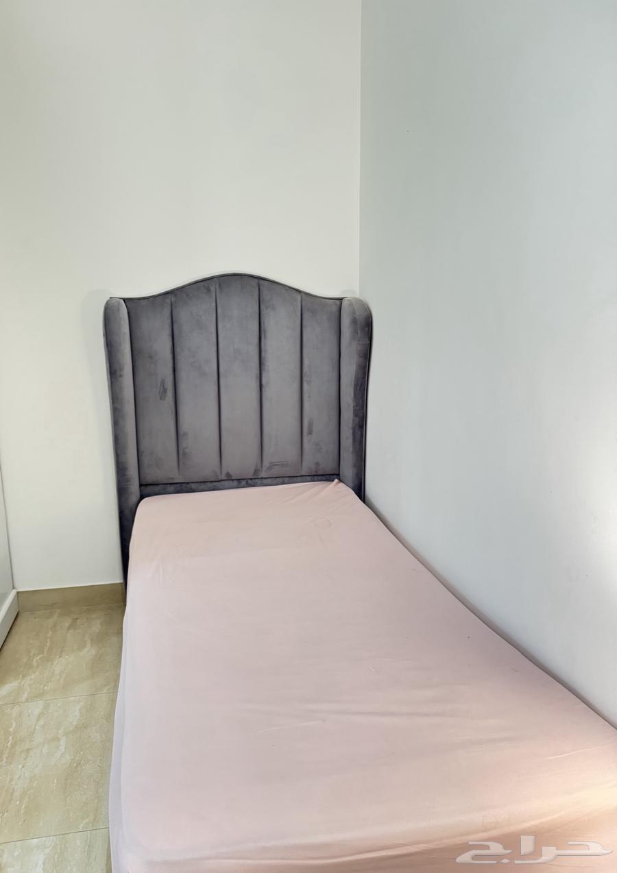 سرير مفرد شبه جديد64188887302529110