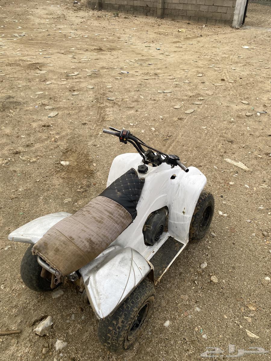 Four-wheeled tracked vehicle with handles64386641309825111