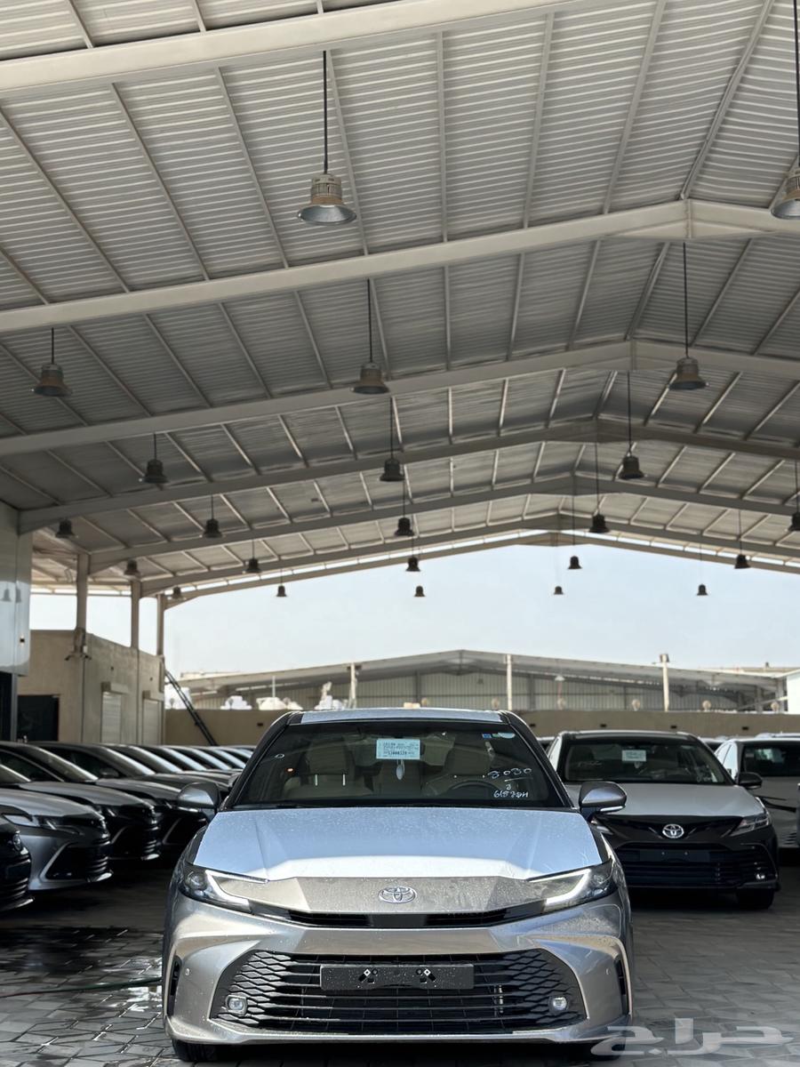 تويوتا كامري E استاندر بنزين الوان رمادي موديل 202564388093140995112