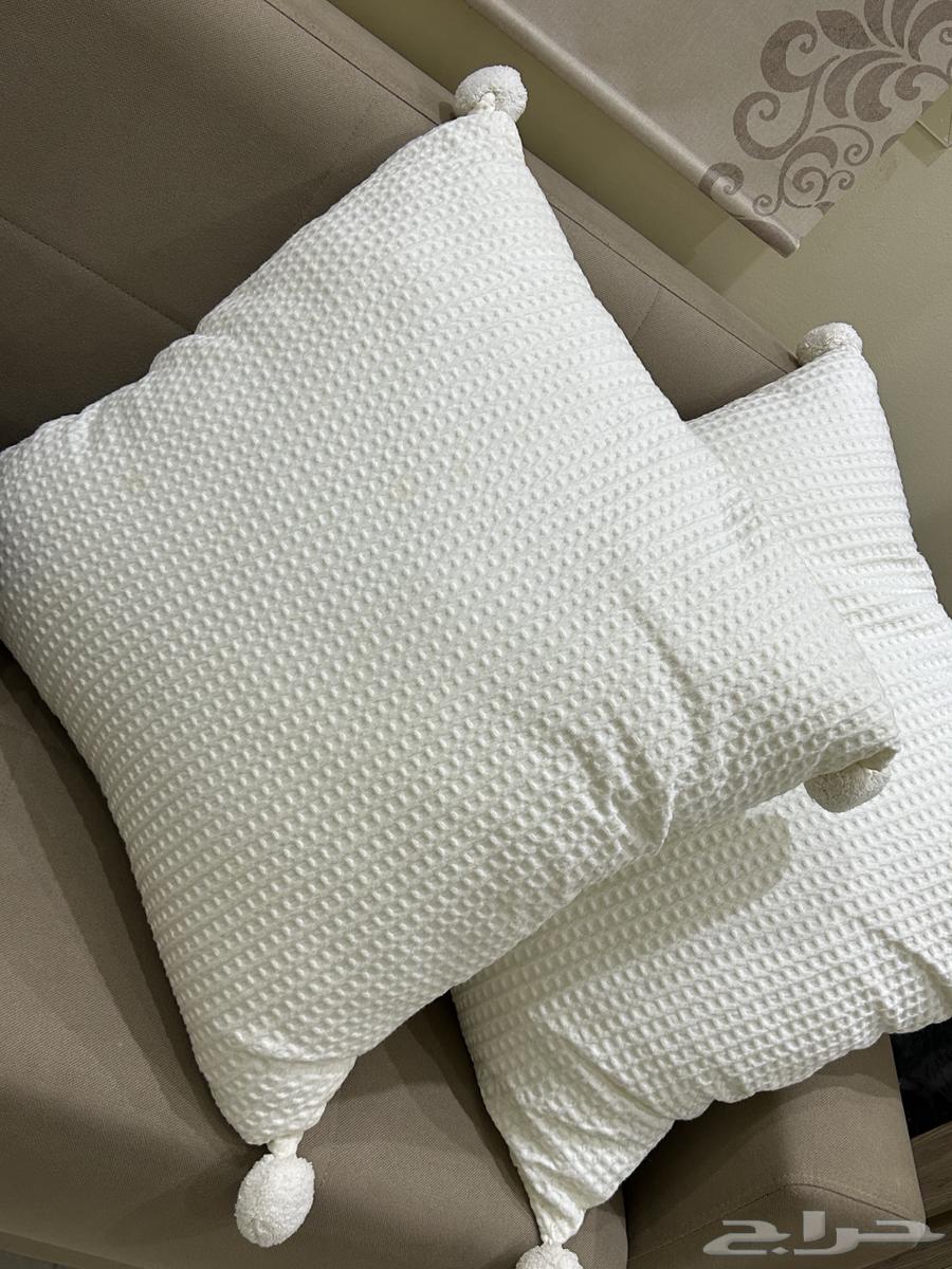 Large square cushions64200515944323111