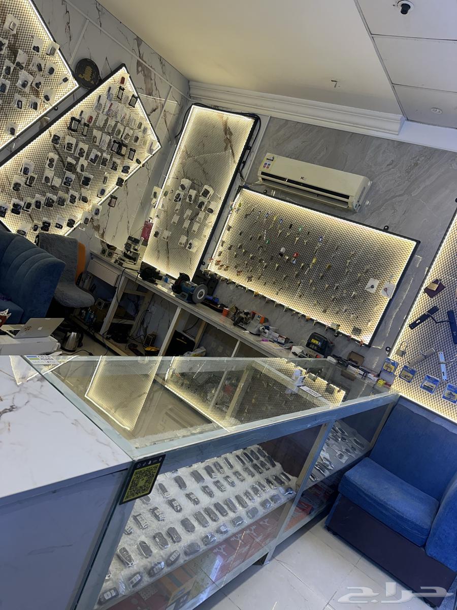 Car Key Copying and Programming Technician64385761245185111