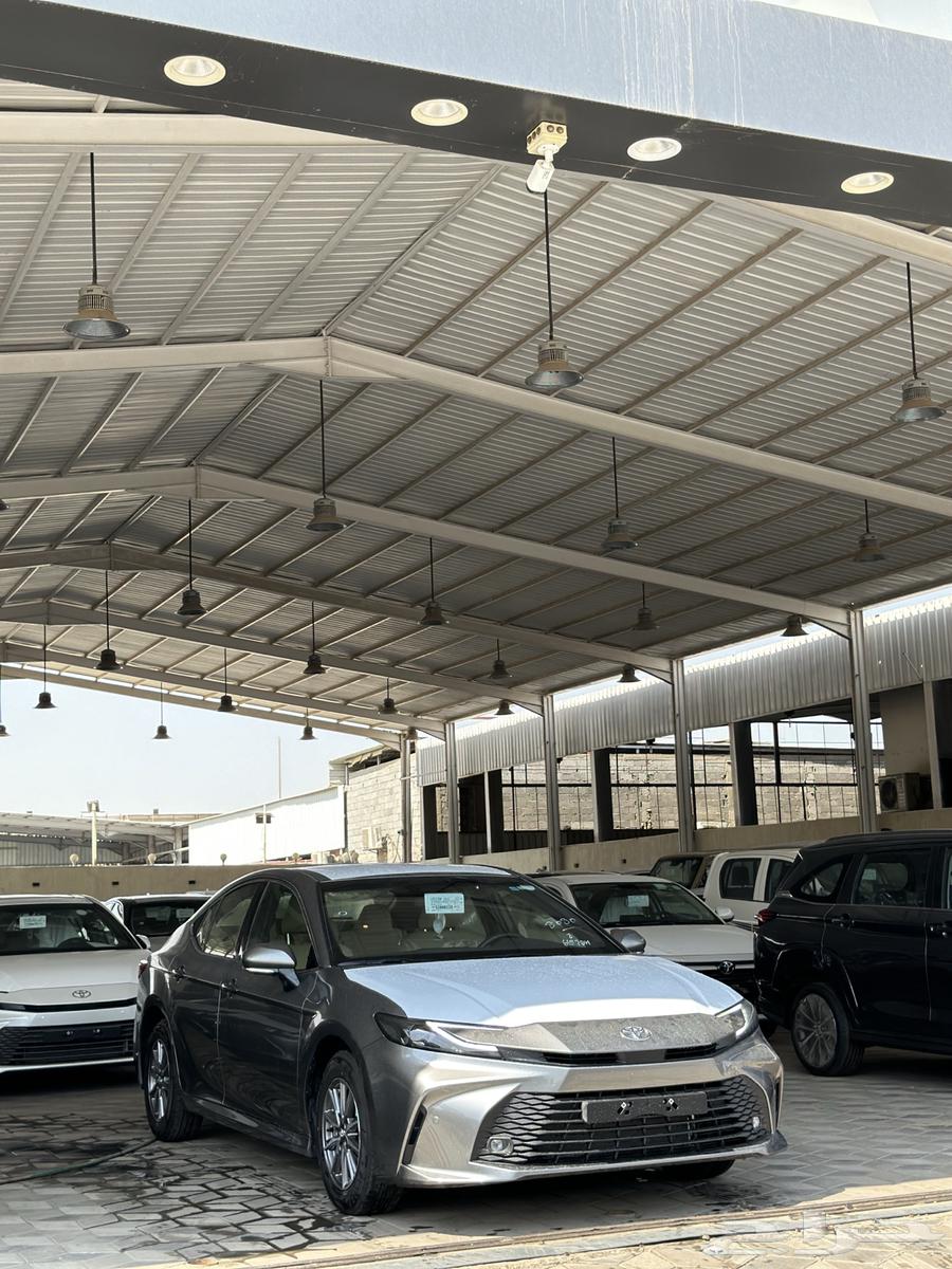 تويوتا كامري E استاندر بنزين الوان رمادي موديل 202564388093140995113