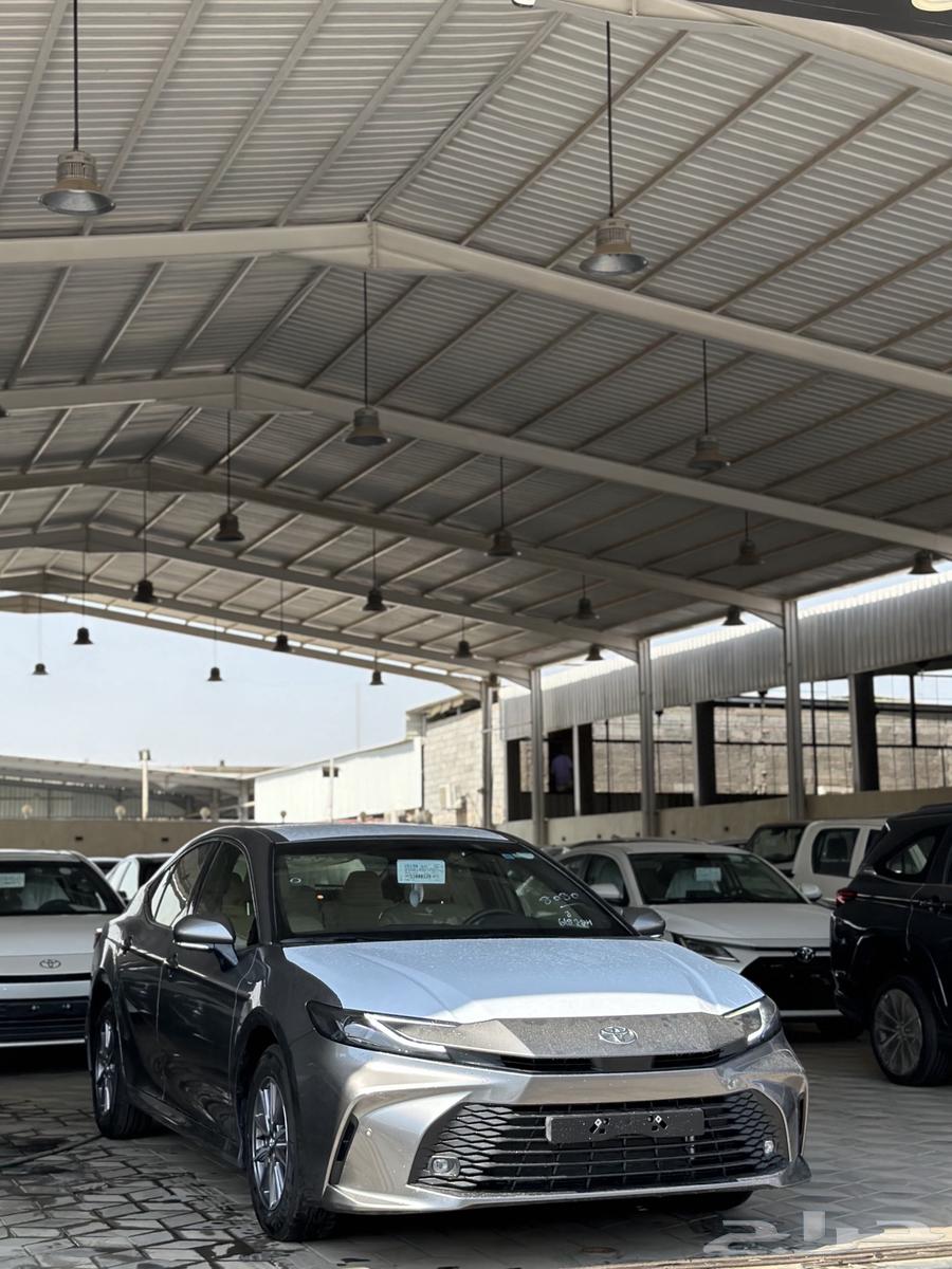 تويوتا كامري E استاندر بنزين الوان رمادي موديل 202564388093140995114
