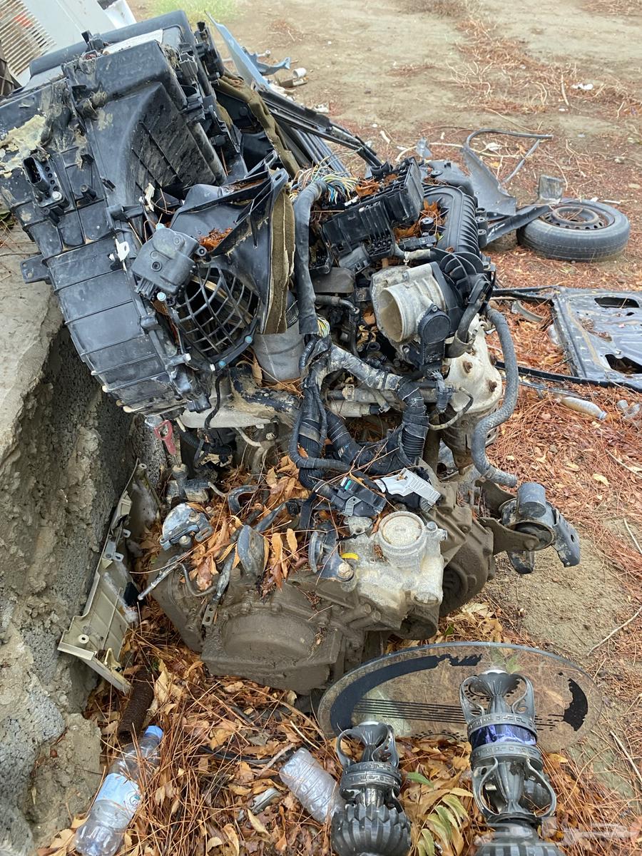 Azira 2010 engine, clean with gearbox64386710747139110