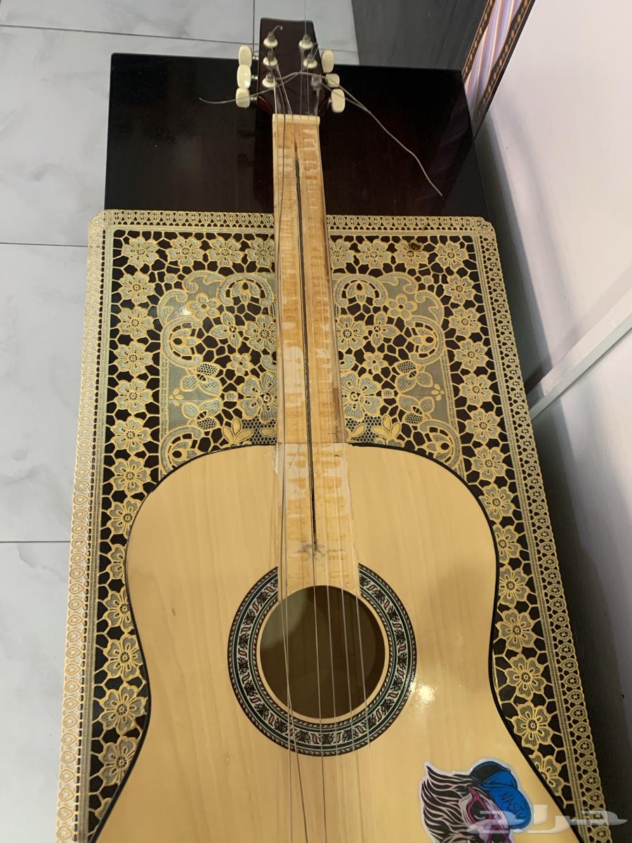 قيتار للبيع نضيف .64176083725059110
