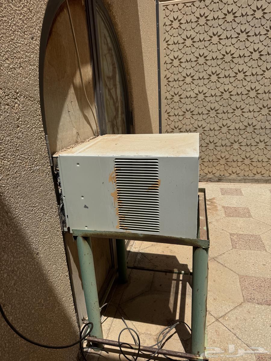 كنب وا ستارة ومكيف شباك مدينة الملك خالد العسكرية64186073085698113