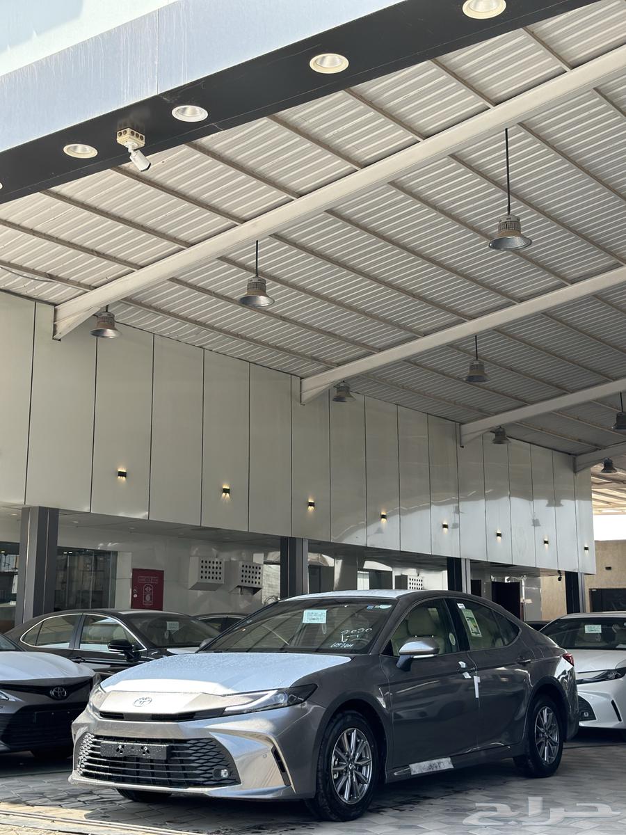 تويوتا كامري E استاندر بنزين الوان رمادي موديل 202564388093140995110