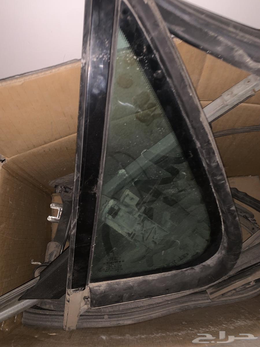 Left triangle glass Exploer2013 agency64385817407235110