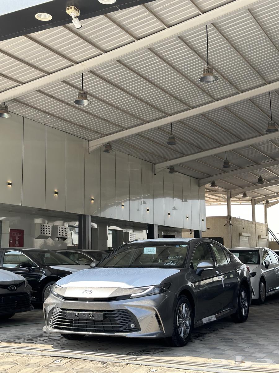 تويوتا كامري E استاندر بنزين الوان رمادي موديل 202564388093140995111