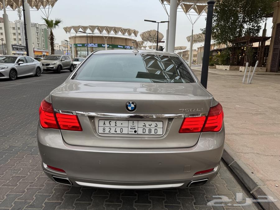 للبيع بي ام دبليو 740 Li موديل 2010 نظيفه64391990088449113