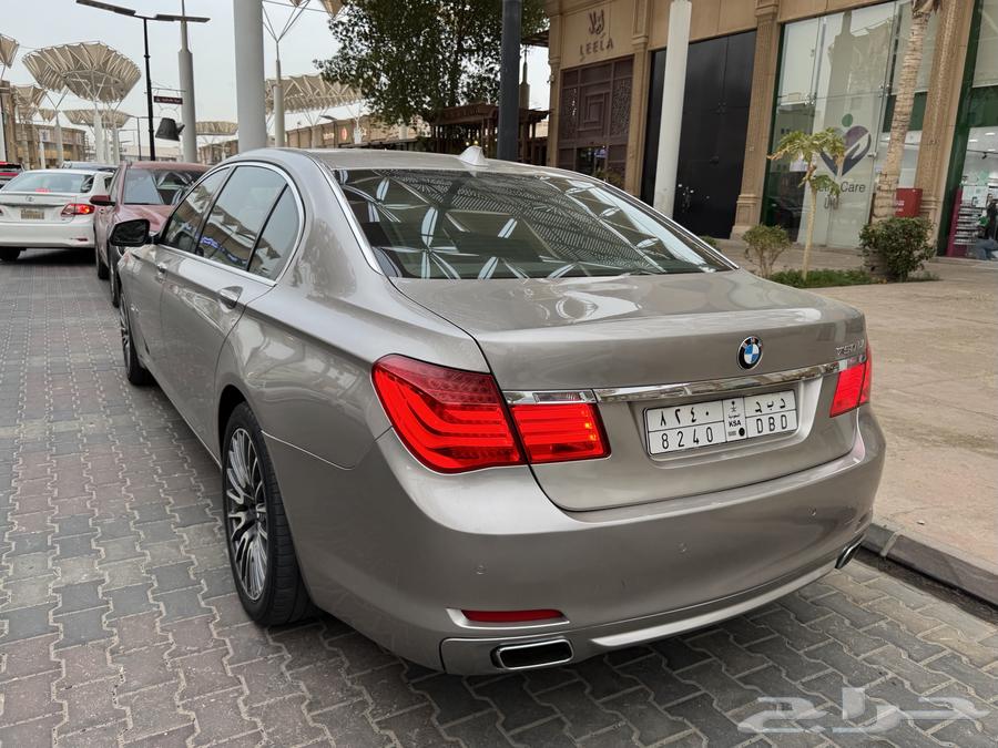 للبيع بي ام دبليو 740 Li موديل 2010 نظيفه64391990088449114