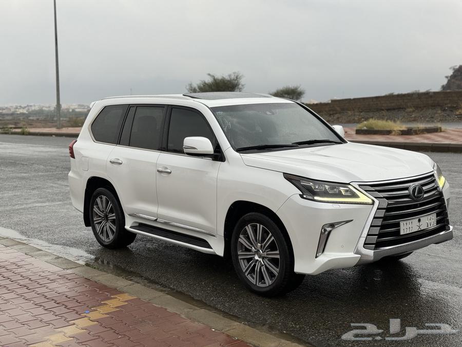 جيب لكزس 2016 فل كامل DD بدي وكاله من الصدام للصدام64392744965891112