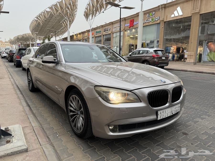 للبيع بي ام دبليو 740 Li موديل 2010 نظيفه64391990088449111