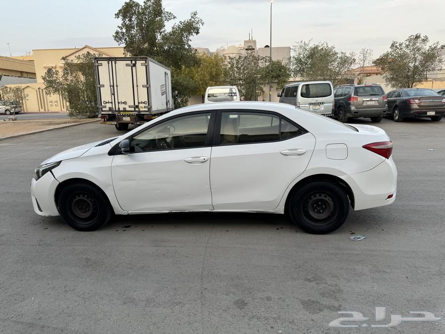 تويوتا كورولا2015 القير عادي ممشى 180 ألف64386529176322112