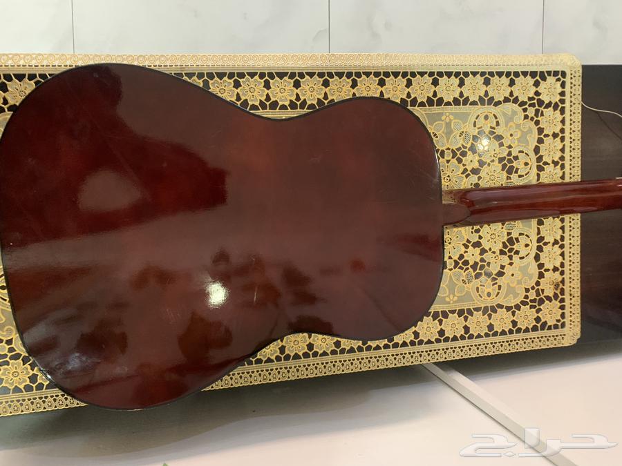 قيتار للبيع نضيف .64176083725059112