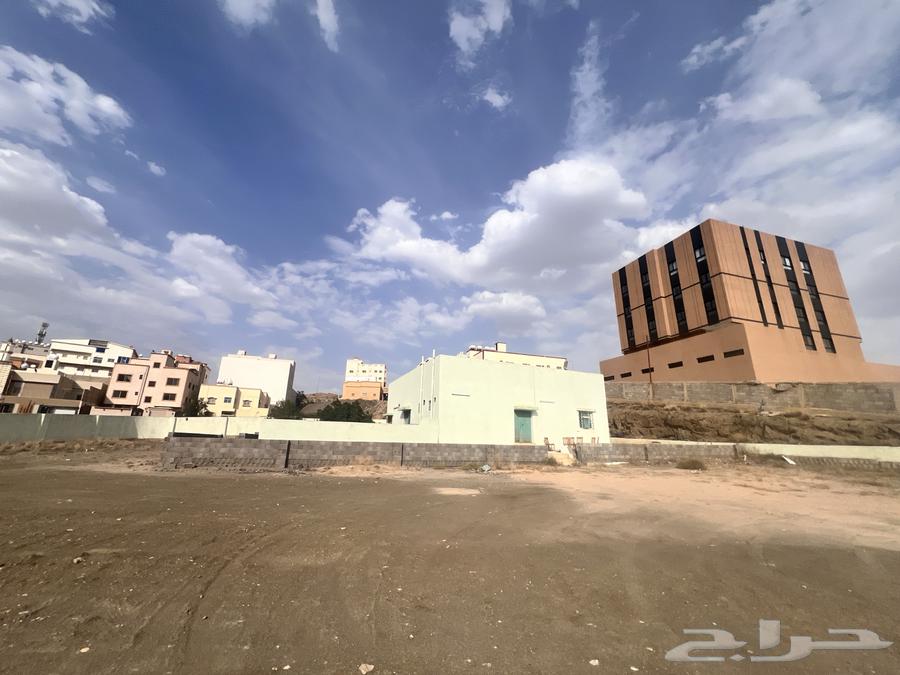 ارض في حي الجامعيين للبيع63613337584513112