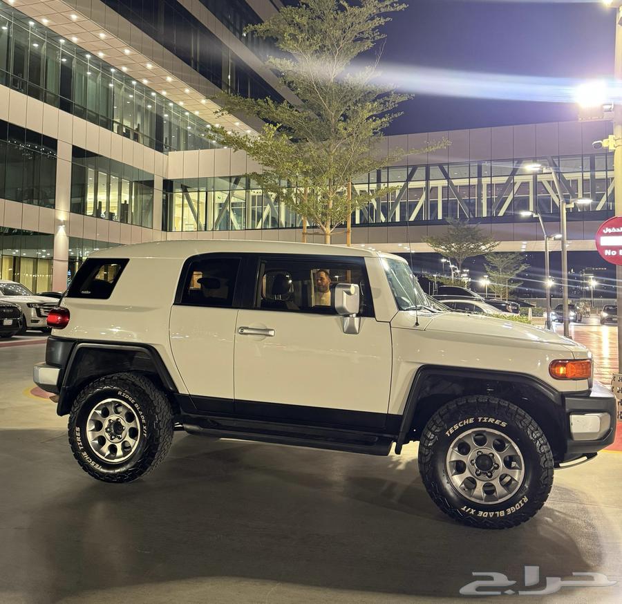 تويوتا FJ كروزر موديل 2012 فل كامل البدي وكالة مالك أول64396644553474111