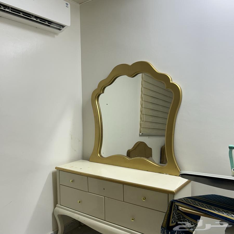 Employment termination mirror for one year only64178956389634111