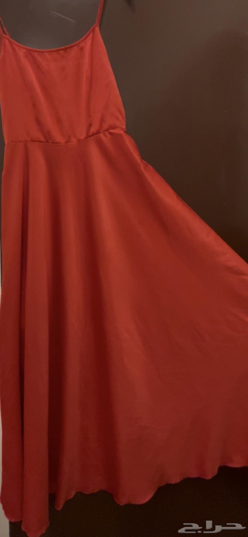 فستان قماش ساتان واقف لبسه واحدة سعر 15064192503694595110