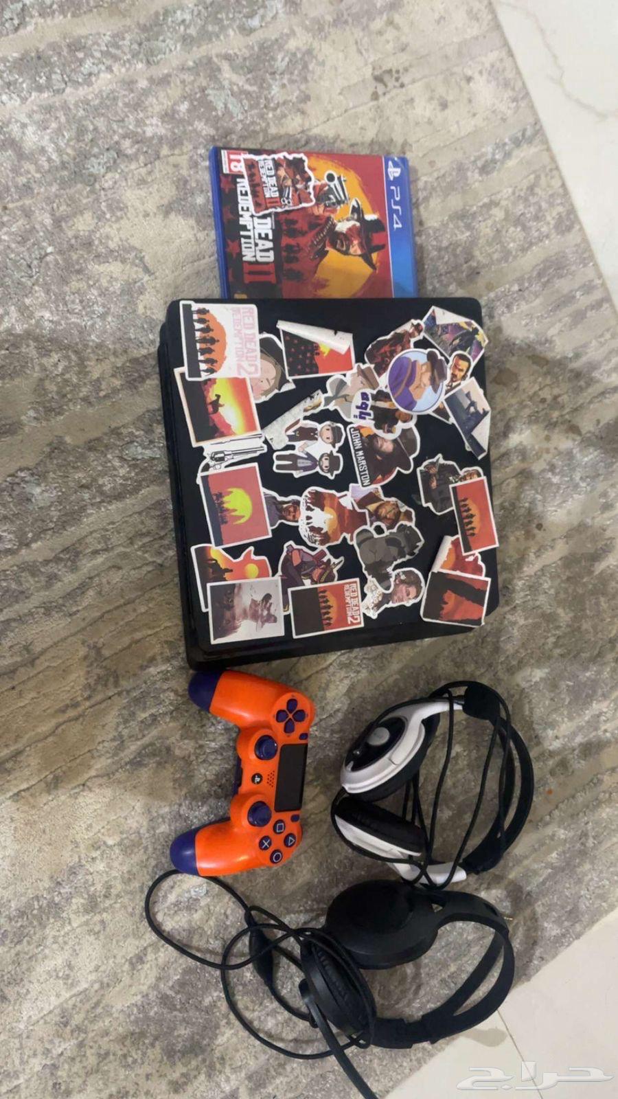 بلاستيشن 4 معها اغراضها64185272760065110