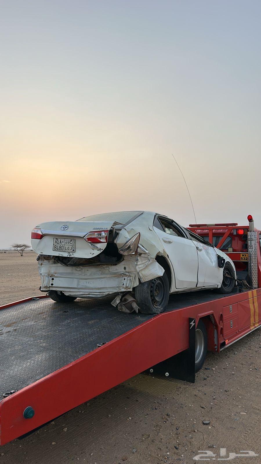 كورلا 2015 للبيع مقلوبه مطوفه 5سنين64385817423361112