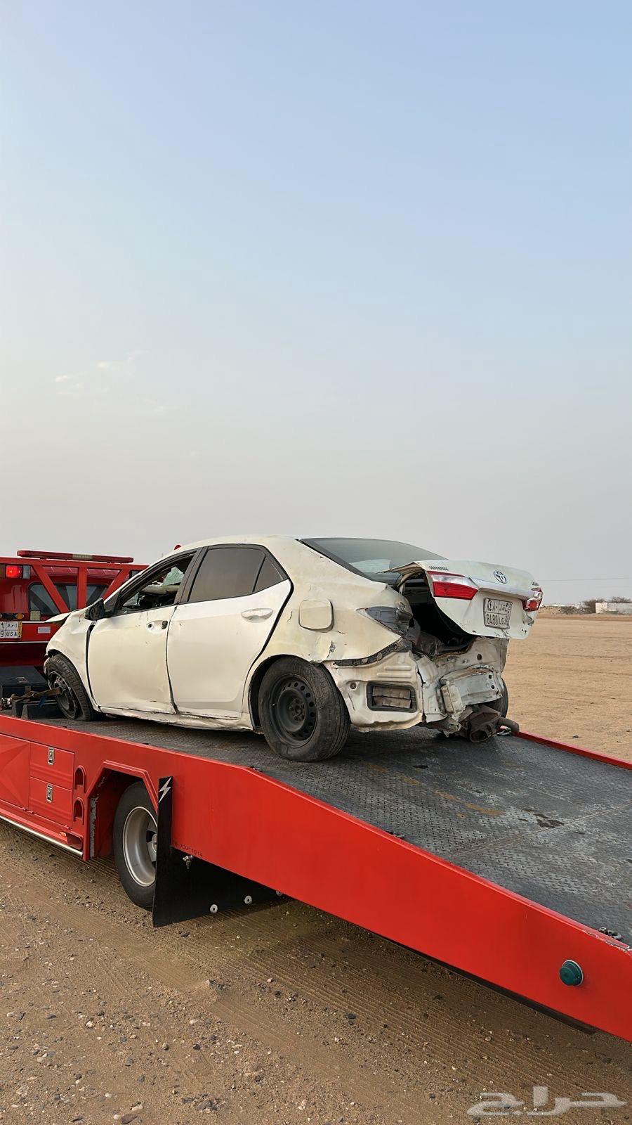 كورلا 2015 للبيع مقلوبه مطوفه 5سنين64385817423361113