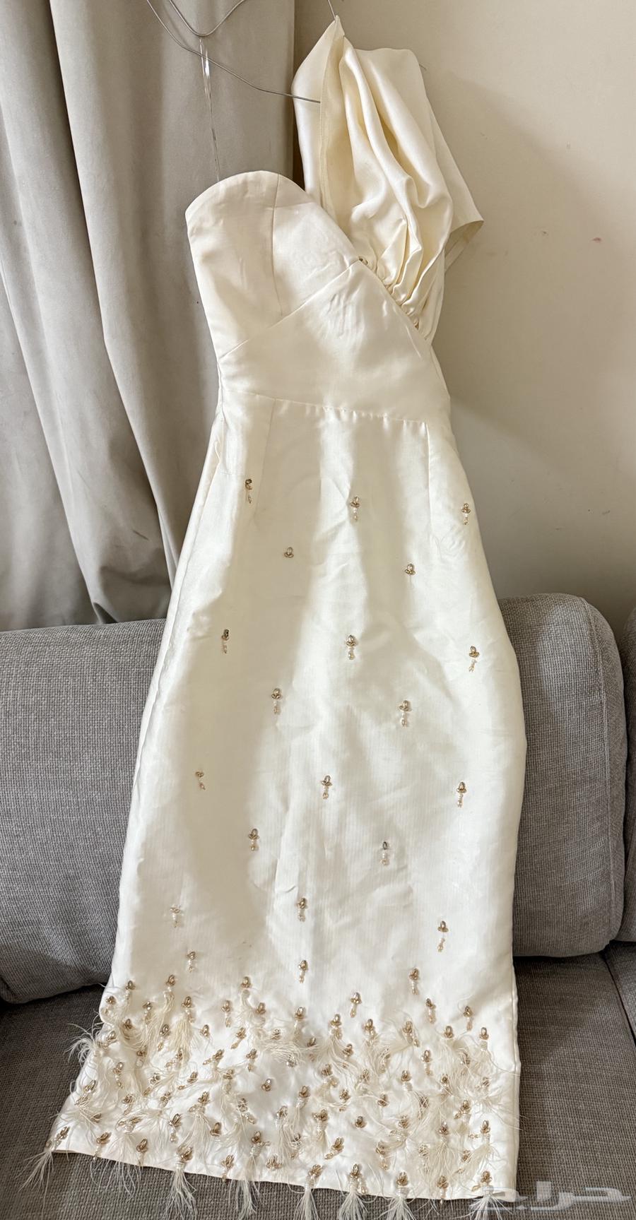 فستان مستعمل استعمال نظيف للبيع64190193189378110