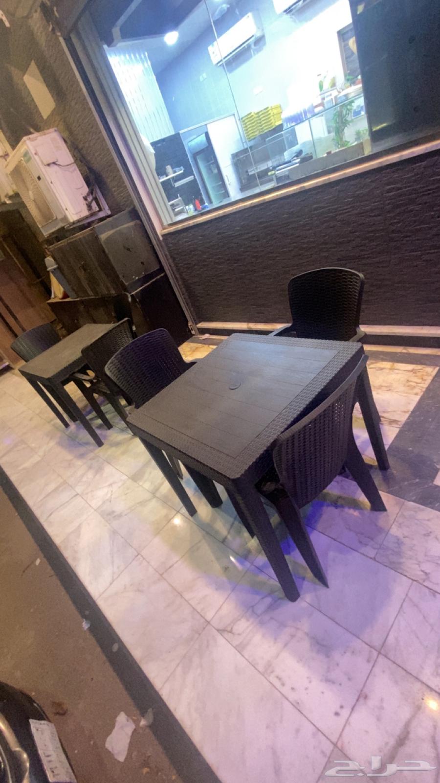 Dining tables64208068760706112