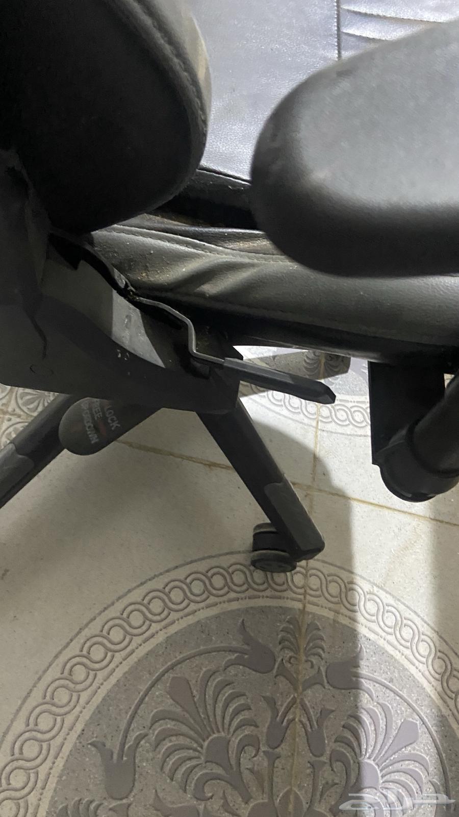 كرسي قميق بحاله جيدا وممتاز على السوم64226758203778111