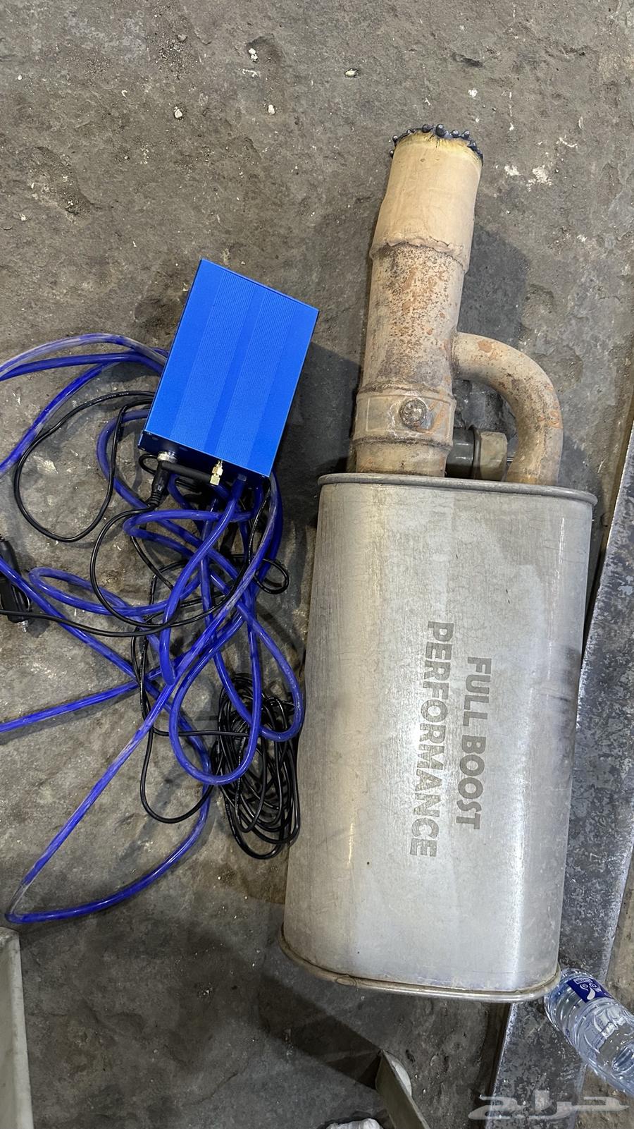 دبة إلكترونية مع جهازها64398172486530110