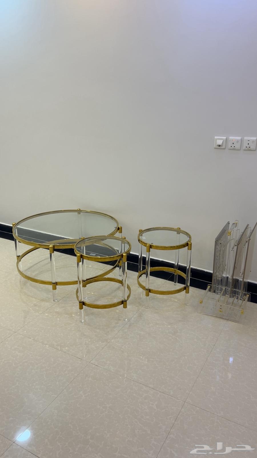 Tables for sale, clean64230646472067111