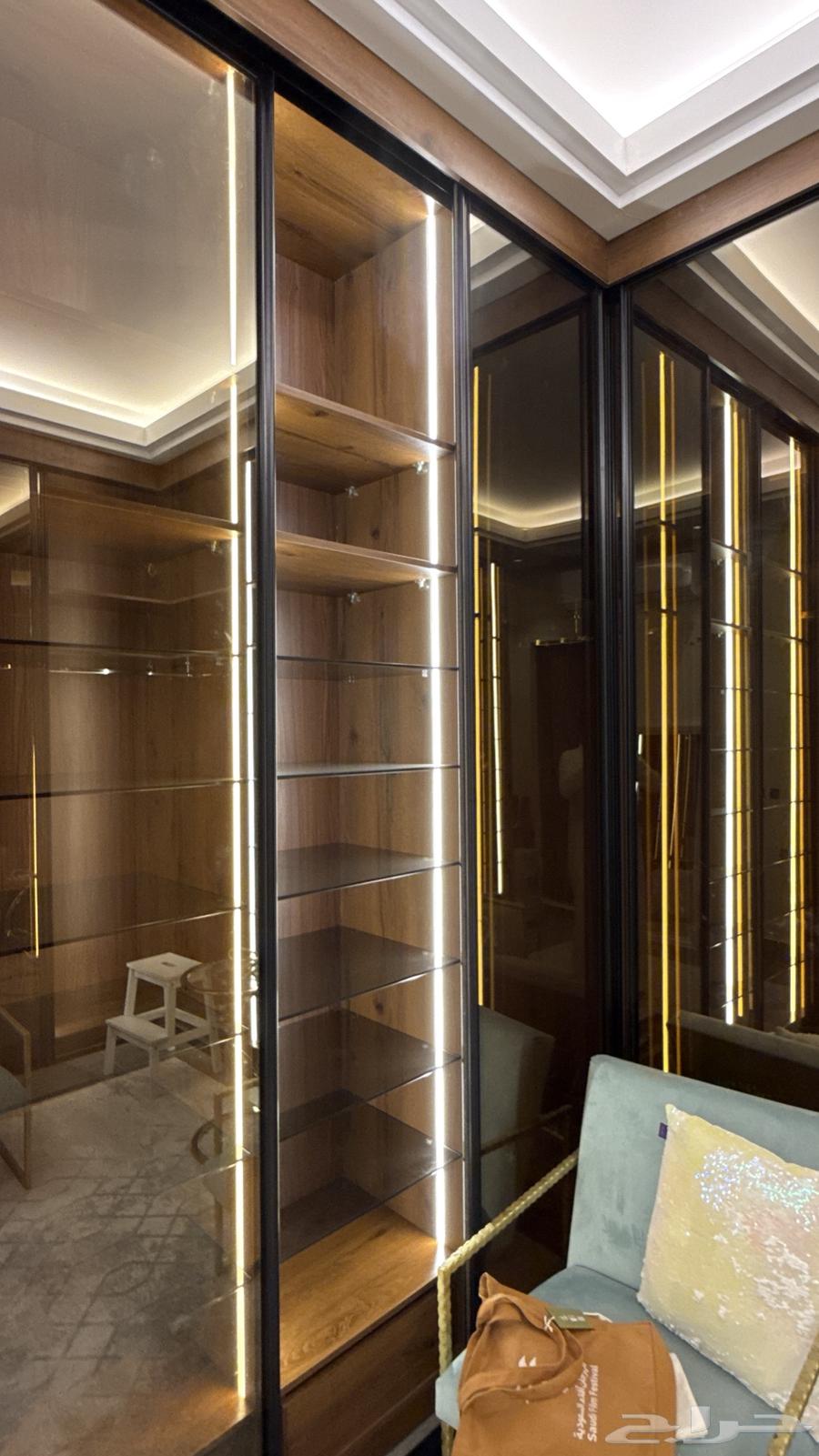 للبيع خزانة مودرن فاخرة64231675161347111