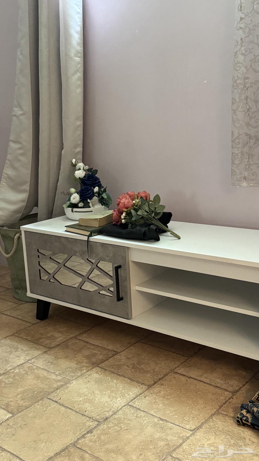 طاولة تلفزيون64216597476225110