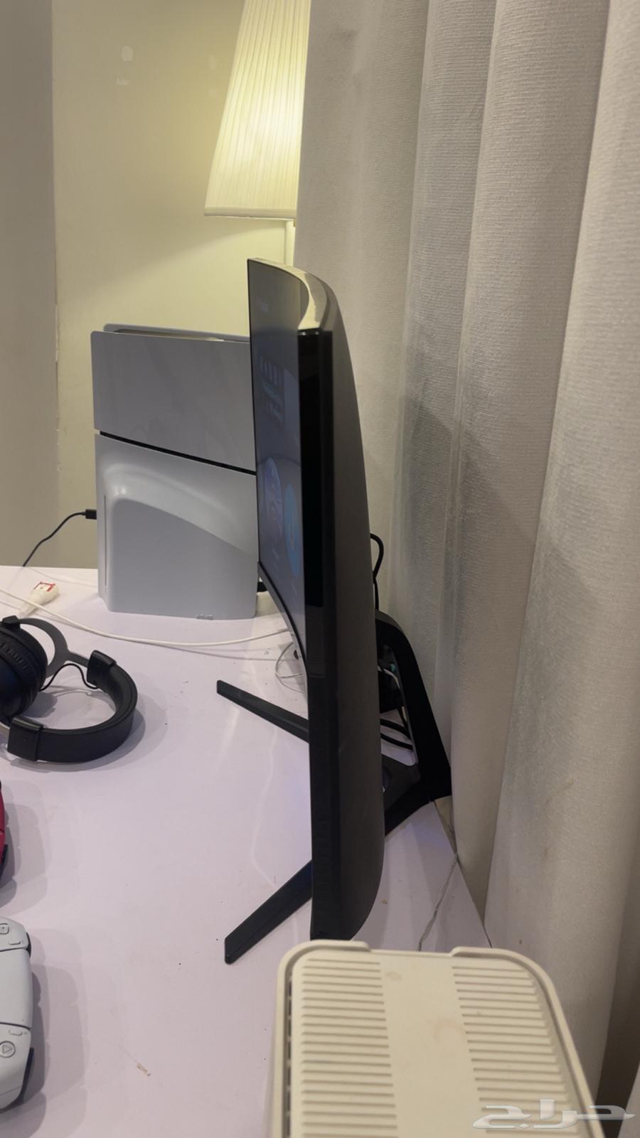 سوني بلايستيشن فايف slim وشاشه. مع يدتين وسماعة هايبر اكس64212129917315113