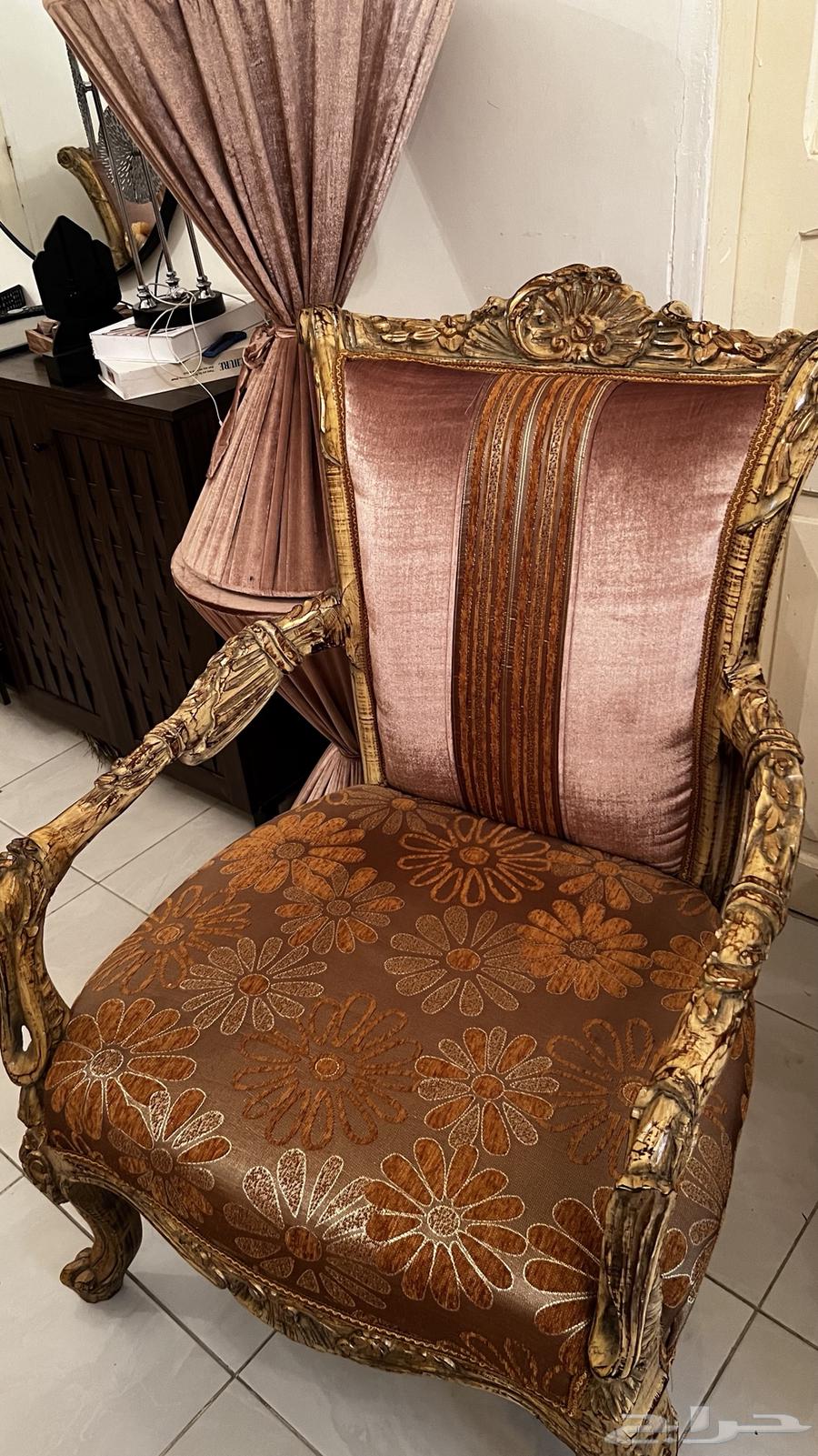 كنب نظيف وفي حاله ممتازه64213393555970113