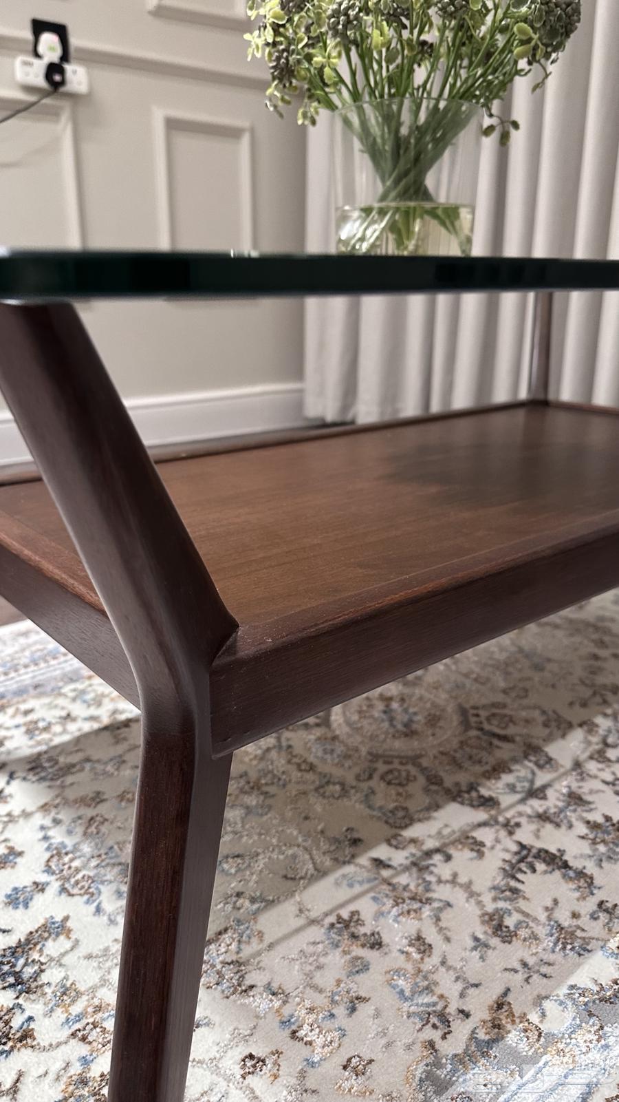 طاولة للبيع64229794518019111