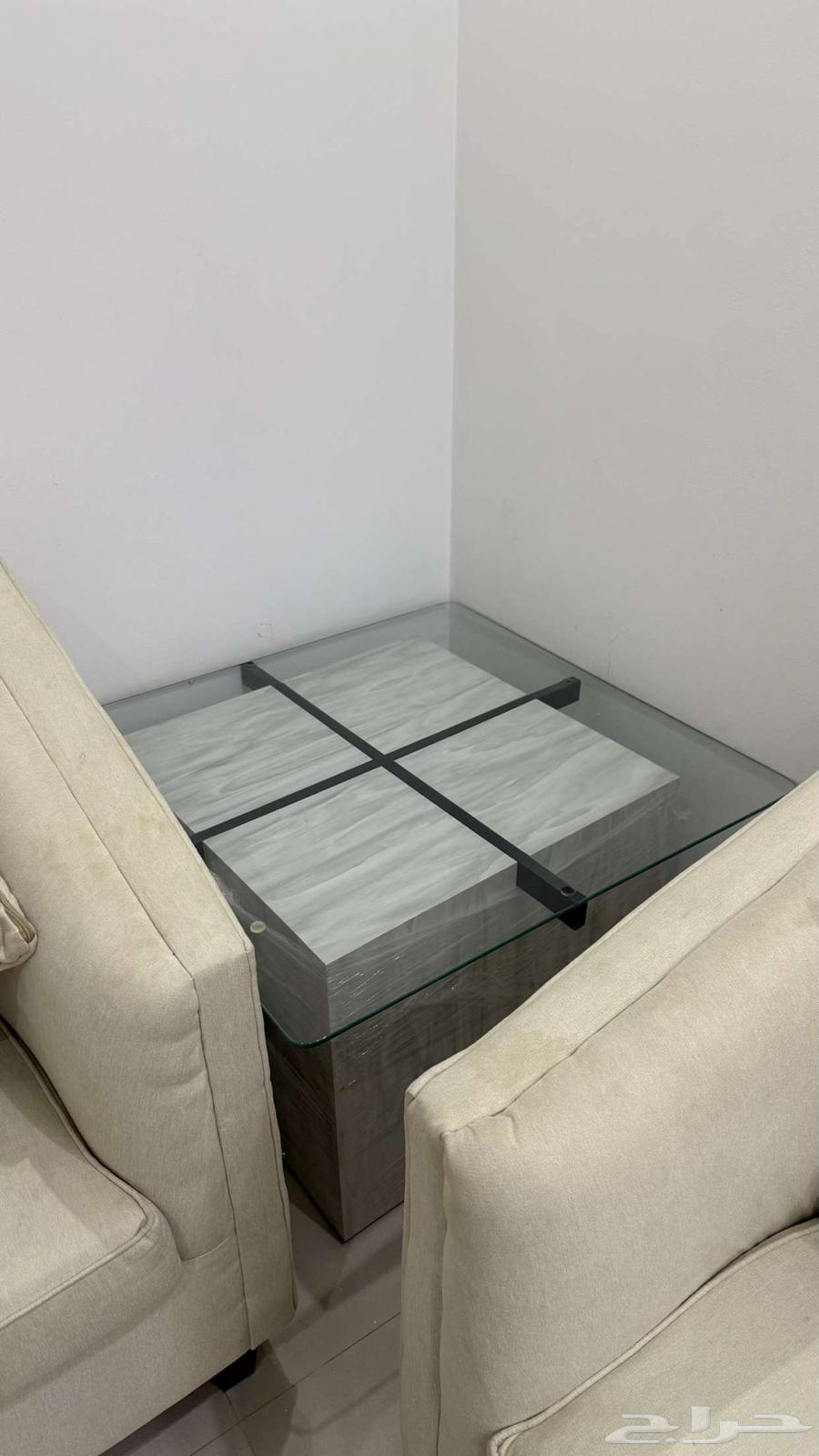 Table with its services64230998245505112